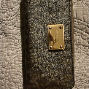 Authentic MK continental logo zip wallet